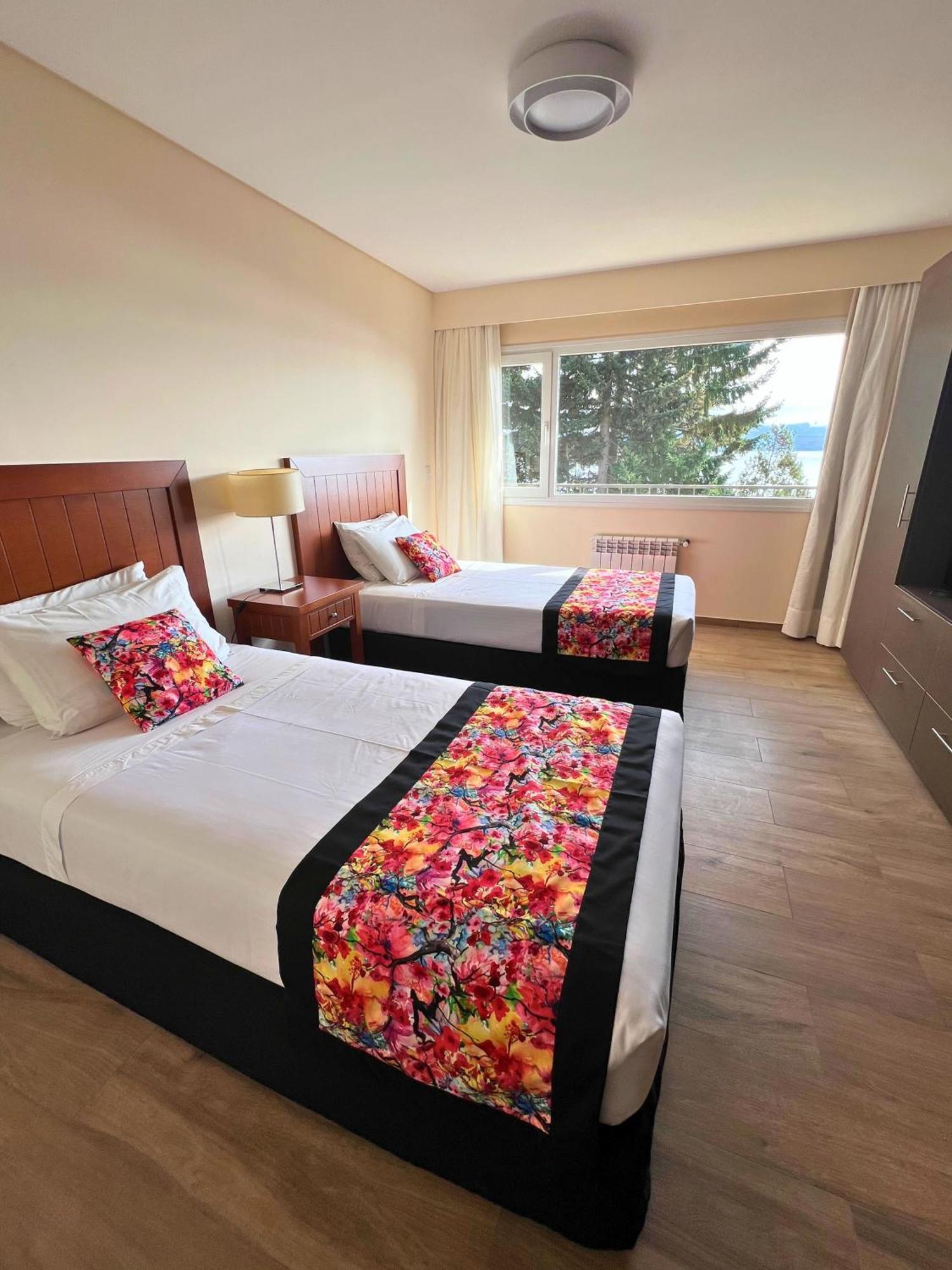 Huinid Pioneros Hotel San Carlos de Bariloche Habitación foto